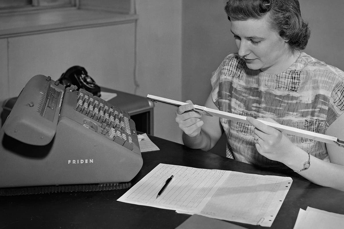 Historische Rechenarbeit an Messdaten in einem Forschungslabor